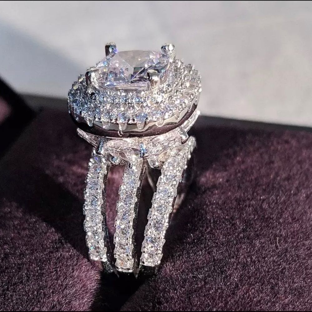 - Diamond wedding ring - Picture 9 of 12